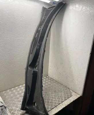 Nissan Juke I F15 Wiper trim 668621km1e