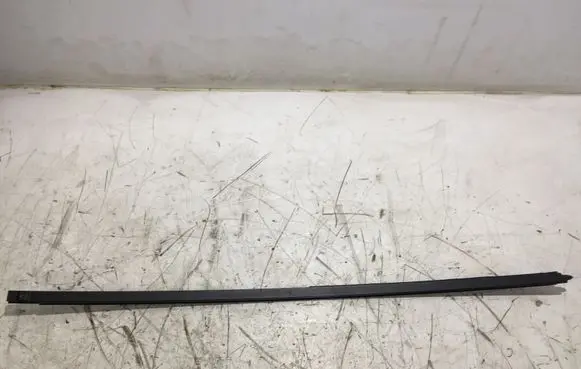 Opel Vivaro Front door windshield rail 