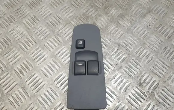 Mitsubishi Colt Electric window control switch MR587477