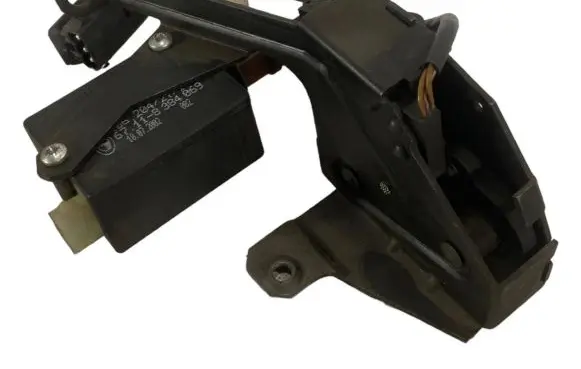 BMW 5 E39 Tailgate window lock/catch/latch 8238469 51248238469 8384069