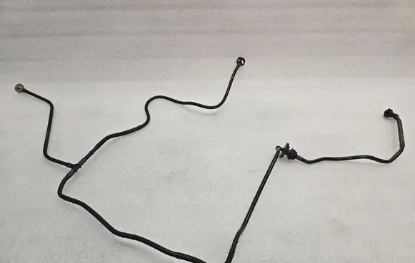 Porsche Macan (95B) Engine coolant pipe/hose 95B122909E