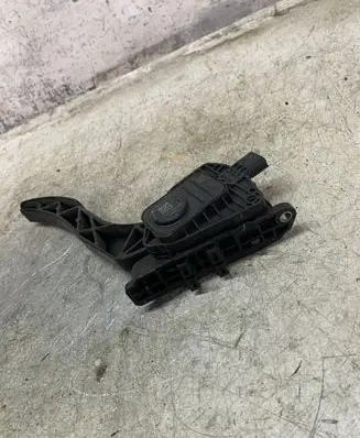 Ford Mondeo MK V Accelerator throttle pedal Dg9c9f836ad