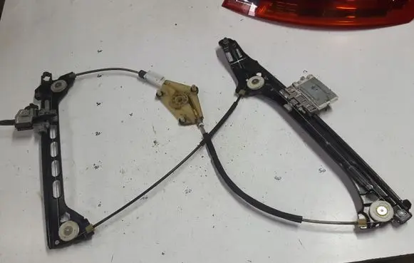 Audi TT TTS Mk2 Front door electric window regulator 