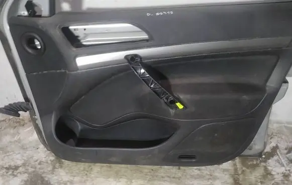 Skoda Octavia Mk2 (1Z) Front door card panel trim