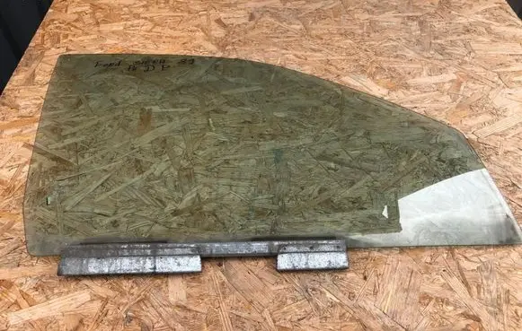 Ford Sierra Front door window glass four-door