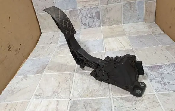 Volkswagen Fox Accelerator throttle pedal 6Q1721503C