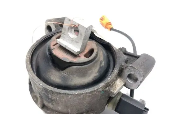 Audi A6 C7 Engine mount vacuum valve 