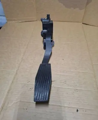 Opel Insignia B Accelerator throttle pedal 84657611