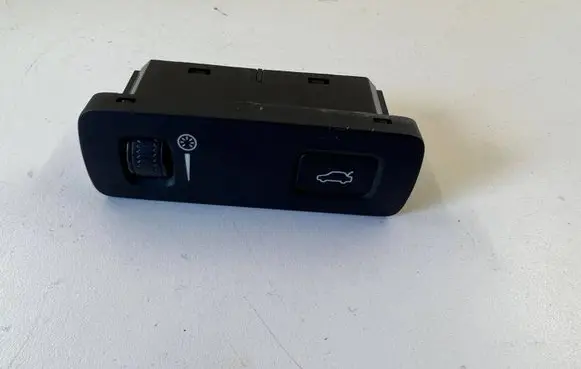 Volvo XC60 Tailgate/boot open switch button P31443873 T19090472101