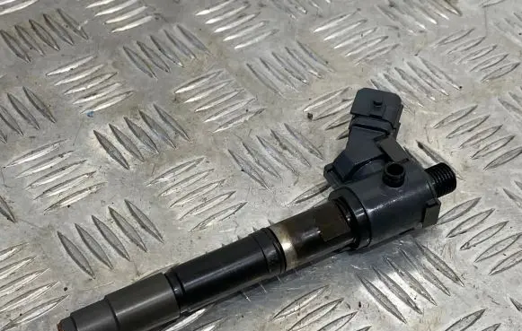 Volvo V40 Fuel injector 31336878