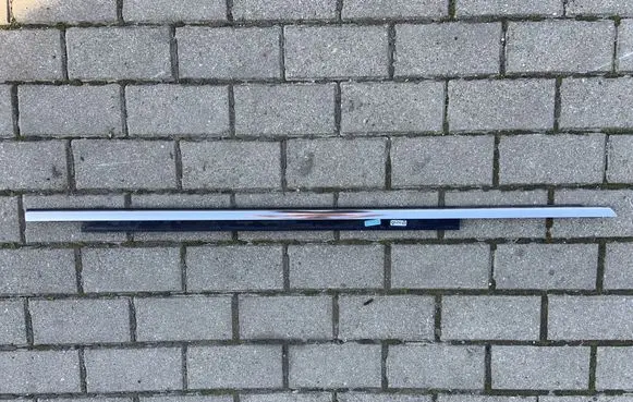 Audi Q5 SQ5 8R Front door glass trim molding 8R0853284C
