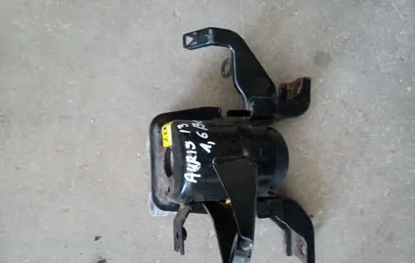 Toyota Auris E180 Engine mount bracket