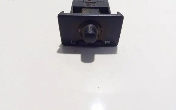 Subaru Impreza I Wing mirror switch