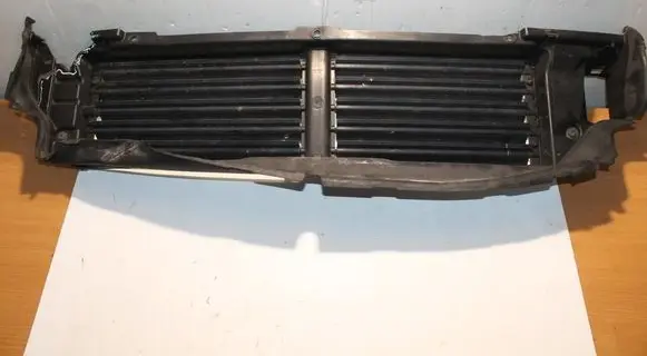 Volvo S90, V90 Radiator trim 31690201