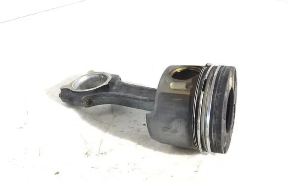 Mercedes-Benz Sprinter W906 Piston with connecting rod 611