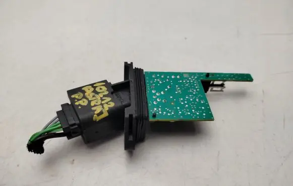 Opel Astra J MPM control module 915722104