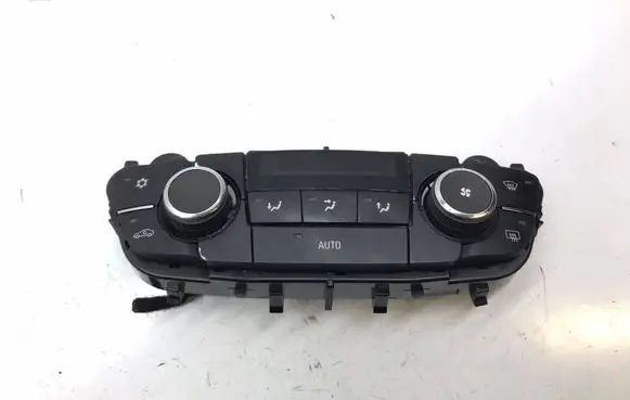 Opel Insignia A Climate control unit 13273095 K3742