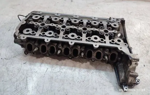 Jaguar XE Engine head G4D36090AB