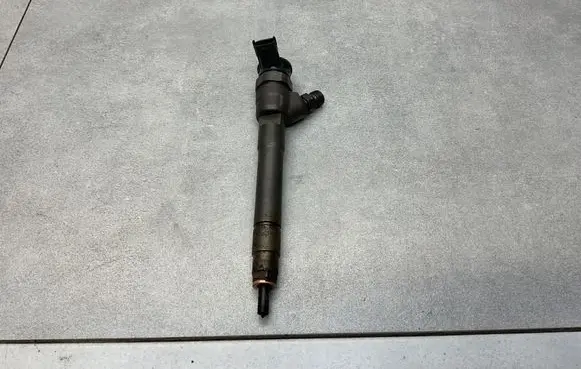 Nissan X-Trail T32 Fuel injector 0445110546