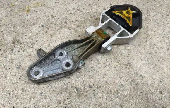 Volvo XC40 Gearbox mount 8888763927 32222105