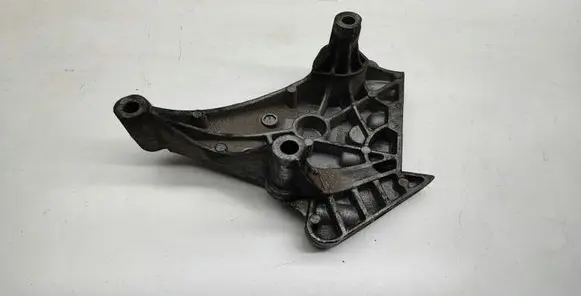 Volkswagen Golf V Engine mounting bracket 03G199207A