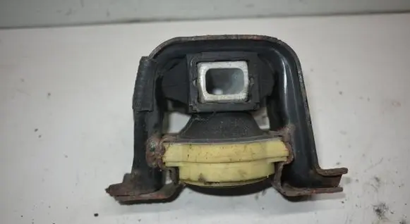 Citroen C3 Picasso Engine mount bracket 9681706580