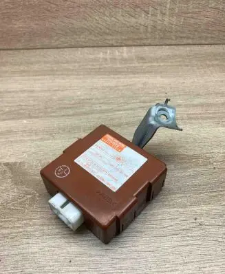 Toyota Corolla E110 Door control unit/module 8974112210 1513006571