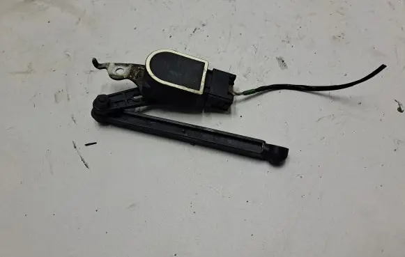 BMW 4 F32 F33 Air suspension front height level sensor 6860843 6870000