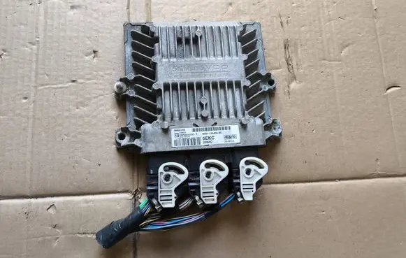 Ford Focus C-MAX Engine control unit/module 8M5112A650BC 5EKC 5WS40333CT