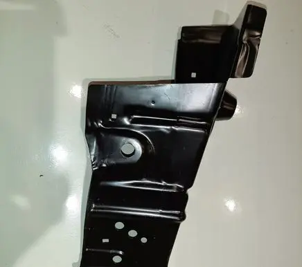 Nissan Almera Tino Fender mounting bracket 641804U133
