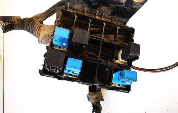 Nissan Primera Fuse box set 24382bv000 7154-7068-30