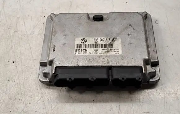 Volkswagen PASSAT B5 Engine control unit/module 0281001724 038906018AS