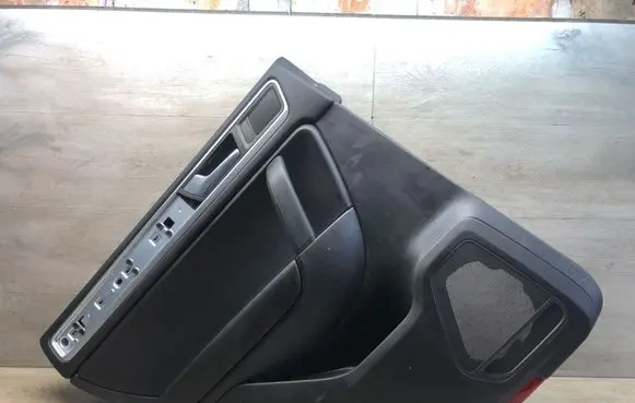 Volkswagen Touareg II Rear door card panel trim 7P6867211 A047720