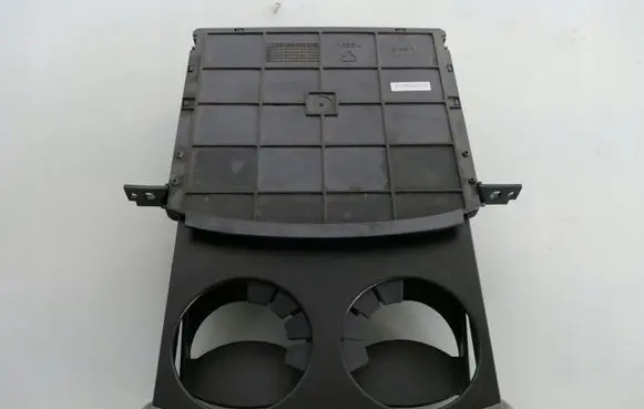 Chevrolet Tacuma Cup holder back 