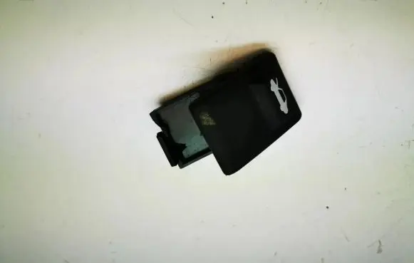KIA Sportage Engine bonnet (hood) release handle