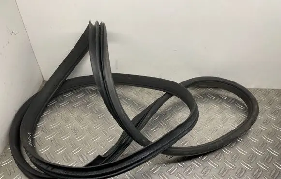Mercedes-Benz GL X164 Front door rubber seal 