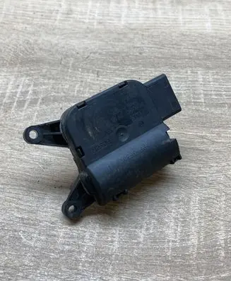 Volkswagen Touran I Air flap motor/actuator 1K1907511C 0132801340