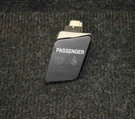 Passenger airbag on/off switch