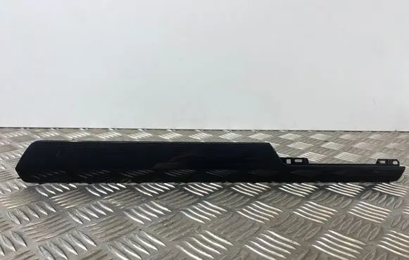Volkswagen Tiguan Panel trim 5NB858418