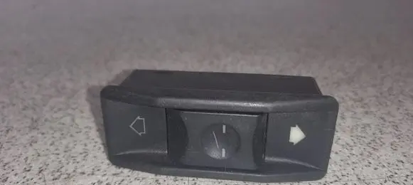 BMW 5 E34 Electric window control switch 61311378862