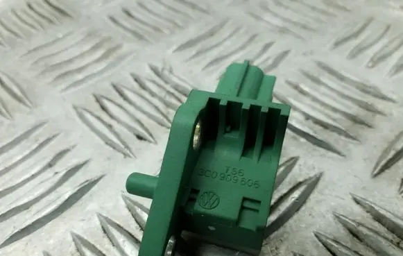 Volkswagen PASSAT B6 Airbag deployment crash/impact sensor 3C0909606