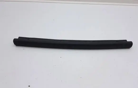 Volkswagen Tiguan Engine compartment rubber 