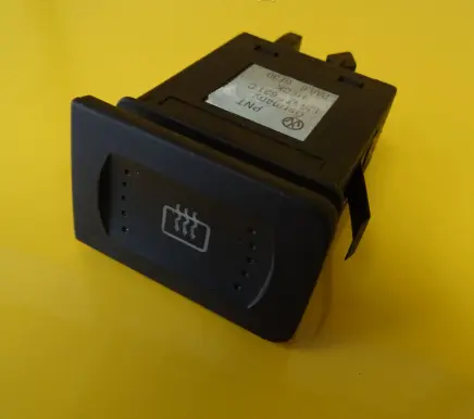 Volkswagen Golf IV Windscreen/window heater switch 1J0959621C