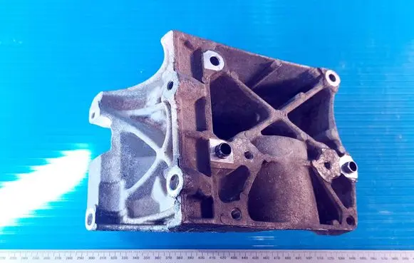 Ford Focus Engine mounting bracket 4M5Q19D624CC