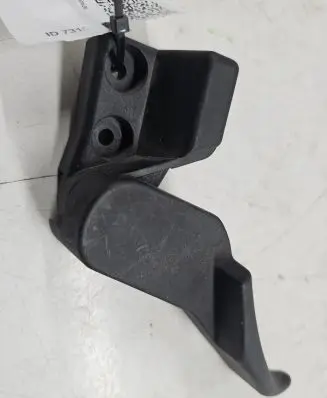 Engine bonnet (hood) release handle