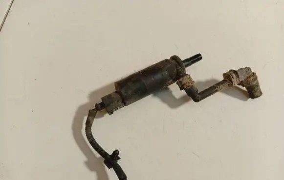 Volkswagen Golf Plus Headlight washer pump 