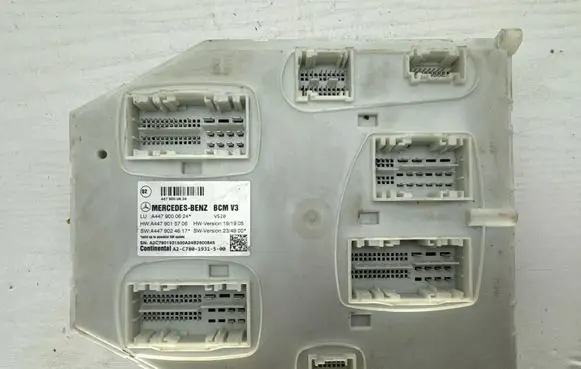 Mercedes-Benz Vito Viano W447 Central body control module A4479000624