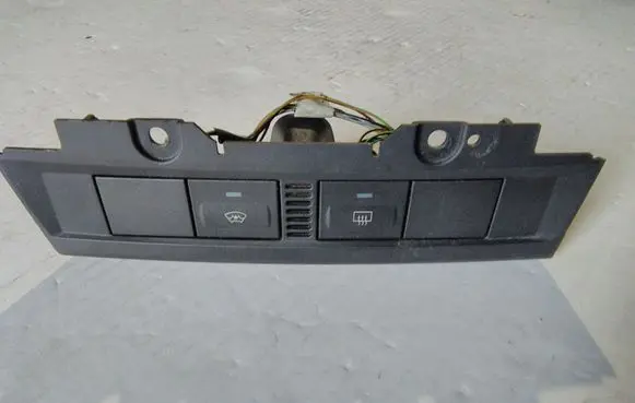 Ford Focus Windscreen/window heater switch 4M5113D734