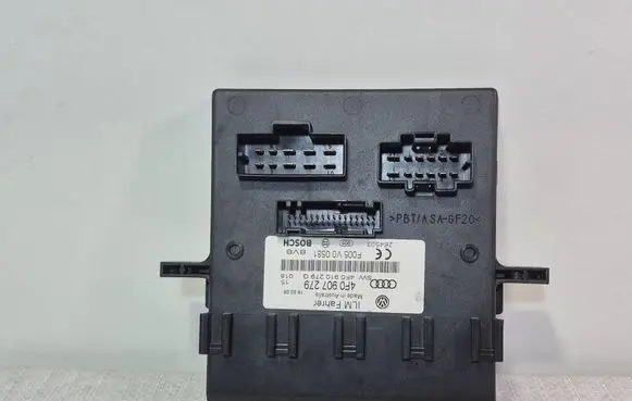 Audi Q7 4L Comfort/convenience module 4F0907279 4F0910279G F005V00581