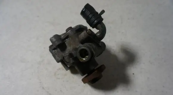 Volkswagen Golf IV Power steering pump 1J0422154B